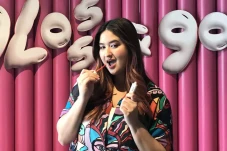 Stephanie Poetri Bagikan...