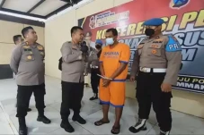 Tak Kuat Tahan Nafsu,...