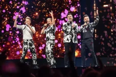 Westlife Akan Gelar...