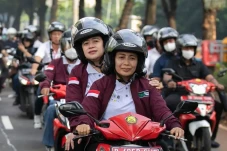 Momen Menteri PPPA Bonceng...