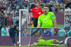 Drama Emiliano Martinez...