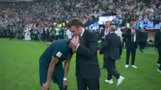 Emmanuel Macron Sanjung...