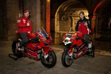 Ducati Luncurkan Panigale...