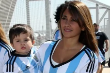Biodata Antonela Roccuzzo,...
