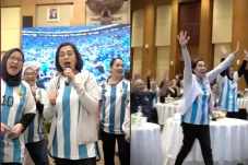 Tegang Nonton Laga Argentina-Prancis,...