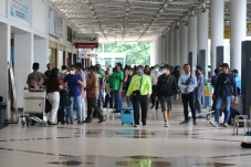 Penumpang di Bandara...