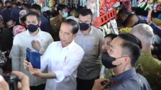 Presiden Jokowi Kunjungi...