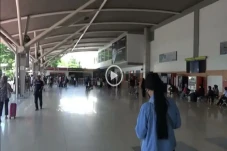 Penumpang di Bandara...