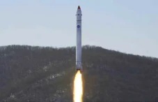 Korea Utara Sukses Uji...