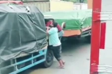Polisi Buru Perampas...