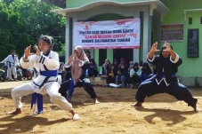 Tarik Minat Masyarakat,...