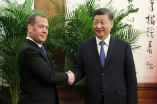 Sambangi Beijing, Medvedev...