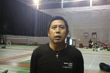 Ditinggal Nova Widianto,...