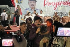 Serahkan Sertifikat...