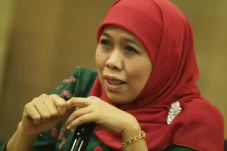 Geledah Ruang Kerja...