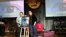 Kolaborasi dengan Label...