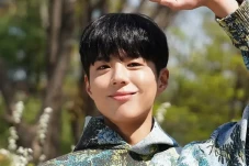 Park Bo Gum Tinggalkan...