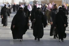 Arab Saudi Larang Siswi...