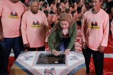 Bantu Warga Dapatkan...