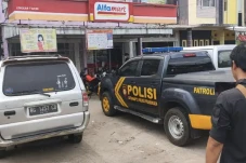 Perampok Bersenpi Sekap...