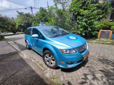 Taksi Listrik Blue Bird...