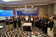 PBH Peradi Berikan Bantuan...