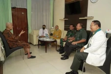 Panglima TNI Laksamana...