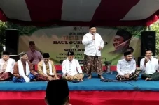 Gelar Haul ke-13 Gus...