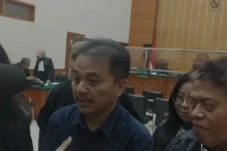 Sidang Pleidoi, Roy...