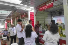 Cek Makanan di Thamrin...