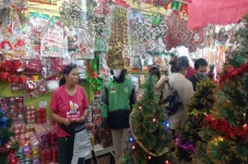 Jelang Natal, Penjualan...