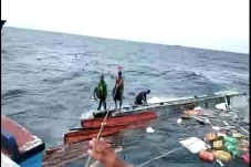 Petugas Gabungan Bantu...