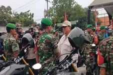 Menhan Prabowo Serahkan...