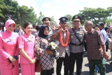 Juru Parkir Bangga Anaknya...
