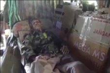 Hidup Sebatang Kara,...