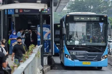 Transjakarta Berikan...
