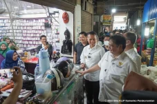 Kunjungi Pasar Kota...