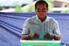 Ingin Tetap Berkuasa,...