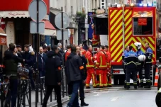Penembakan Paris Tewaskan...