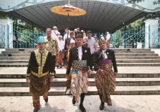 Lembaga Dewan Adat Keraton...