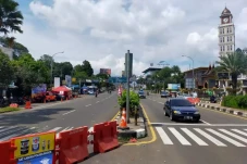 Jalur Puncak Ramai Lancar,...