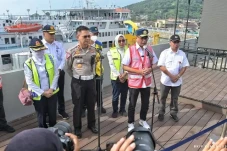 Viral Mobil Terjun ke...