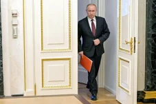 Putin Gelar Pertemuan...