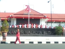 Tahun Baru, Lurah dan...