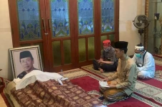 Ichwan Sam Sang Administrator...