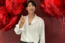 Song Joong Ki dan Kekasih...