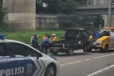 Kecelakaan Mobil Bak...