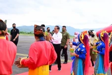 Momen Jokowi Disambut...