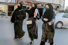 UEA Kutuk Keputusan...