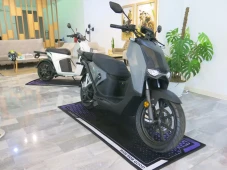 Motor Listrik Charged...